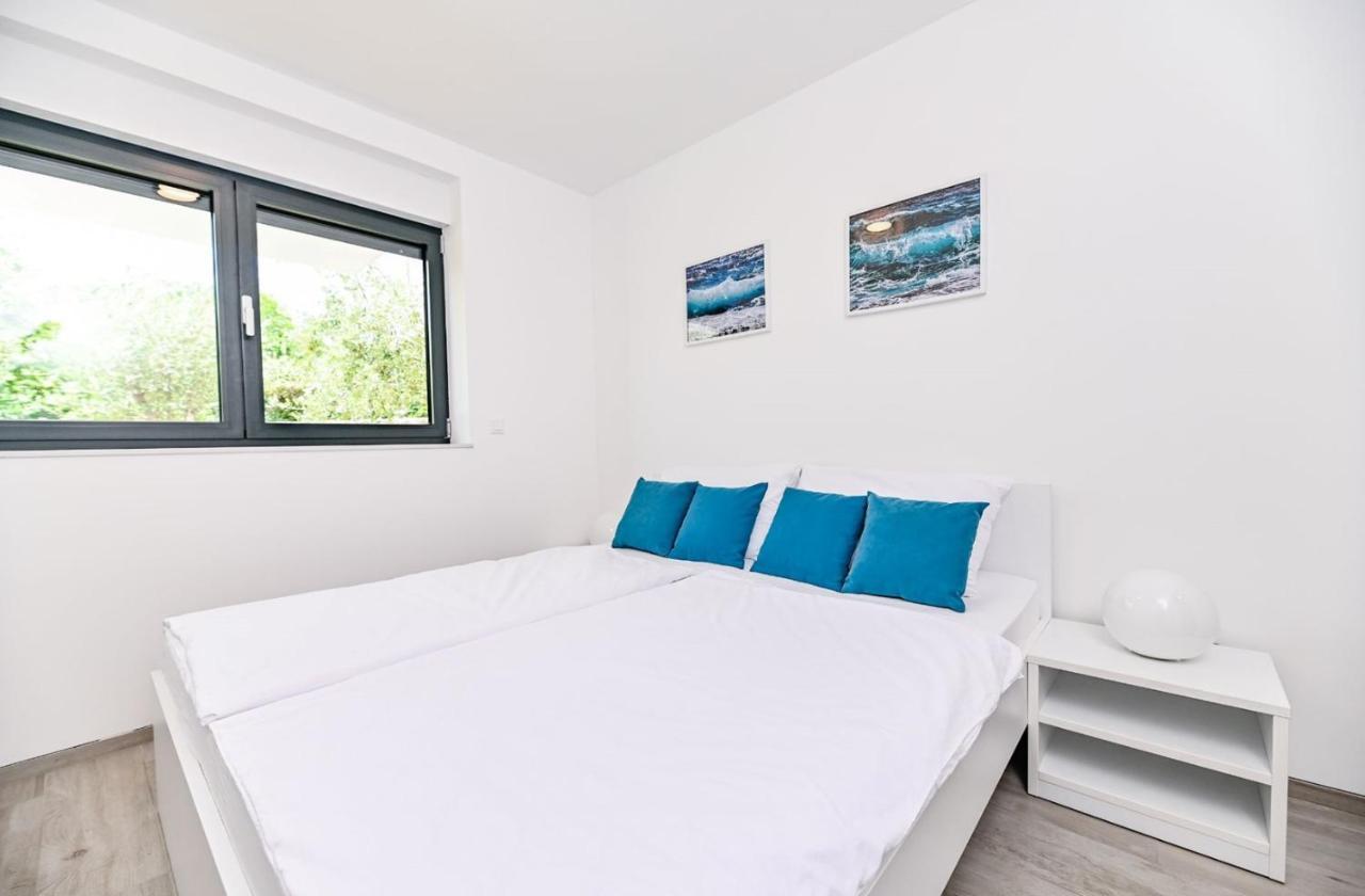 Apartment Flori With Sea View マリンスカ エクステリア 写真